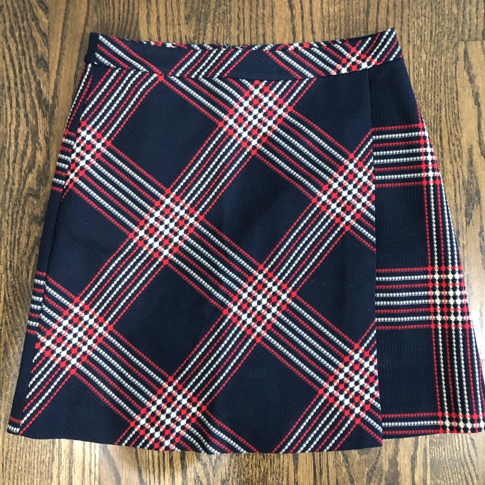 Gorgeous tartan skirt in navy, red, and cream ❤️